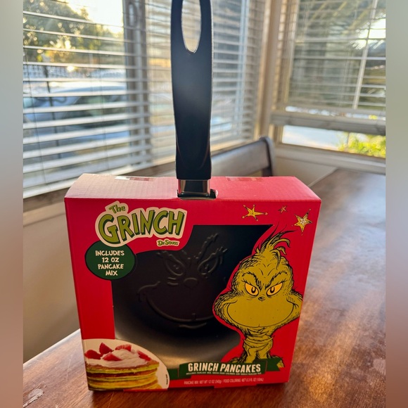 Dr Suess The Grinch Pancake Pan - Picture 3 of 5